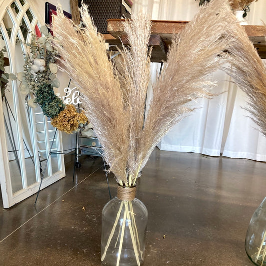 dried pampas container aisle decoration