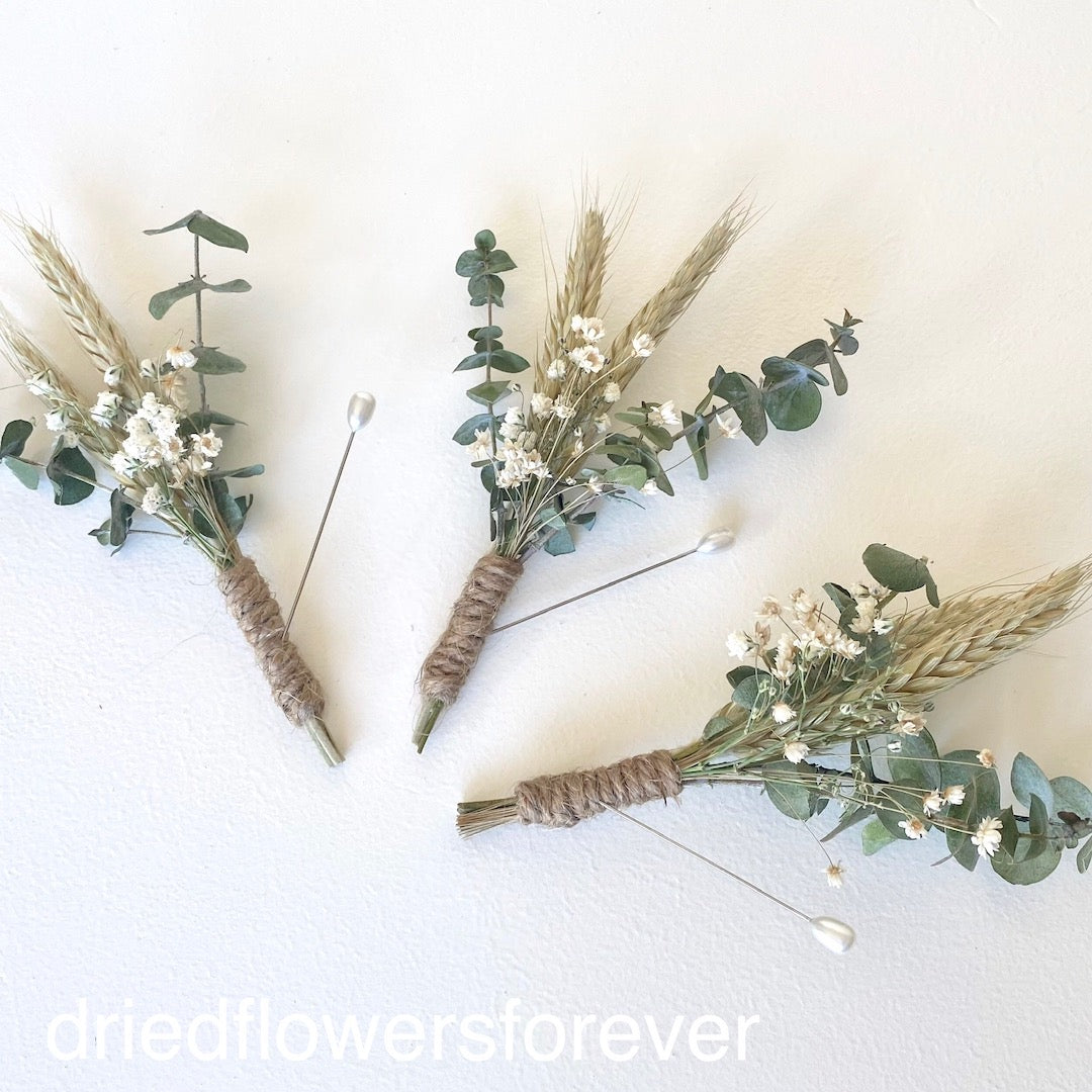 dried flower simple boutonniere