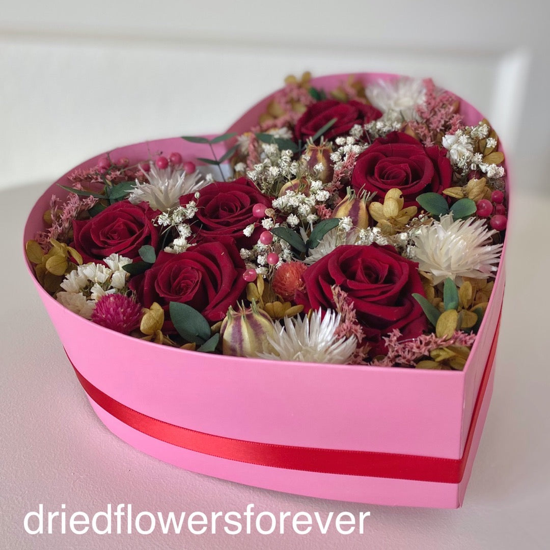 Dried valentine rose red pink flowers heart box